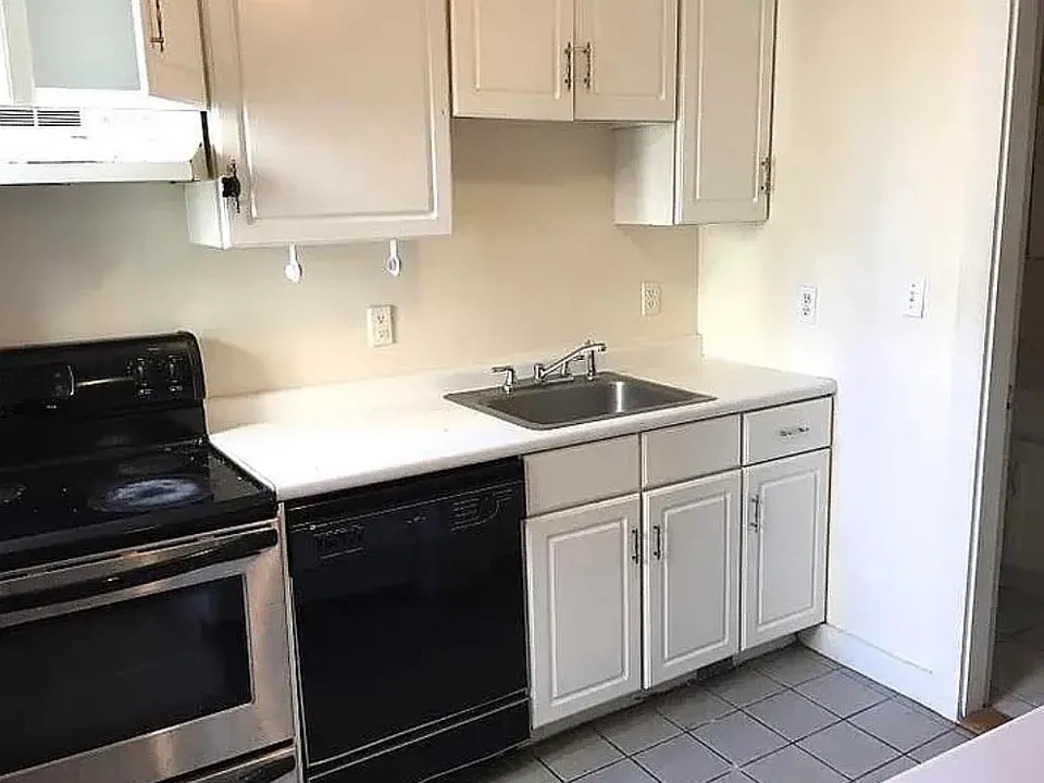 466 Commonwealth Ave #104