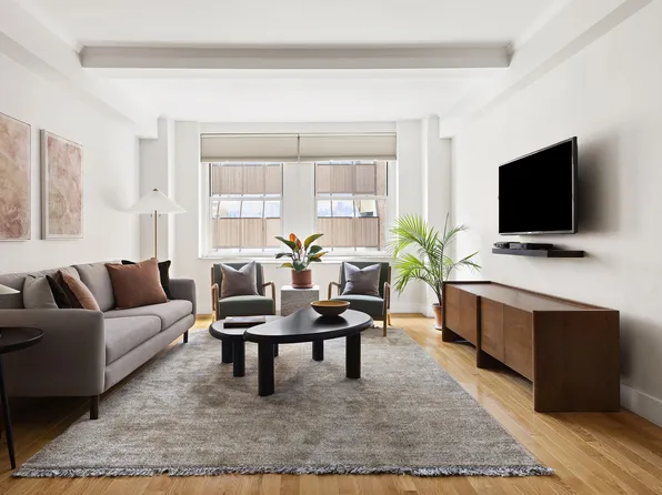 111 E 56th St #704, New York, NY 10022