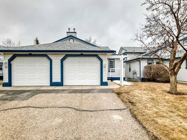 33 E Stonegate Dr NW #11, Airdrie, AB T4B 2V6