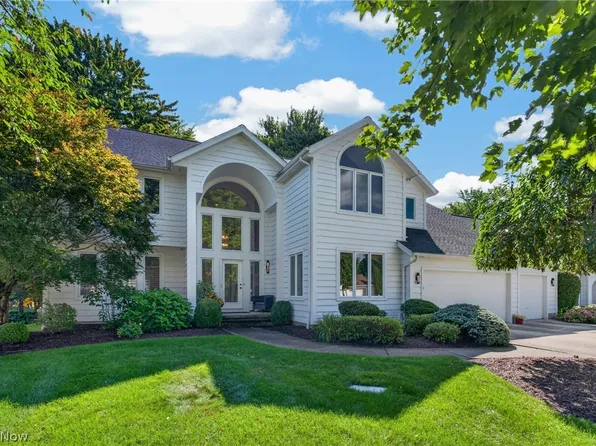 35870 S Huntington Dr, Solon, OH 44139