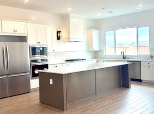 2240 N Russell Ave, Clovis, CA 93619