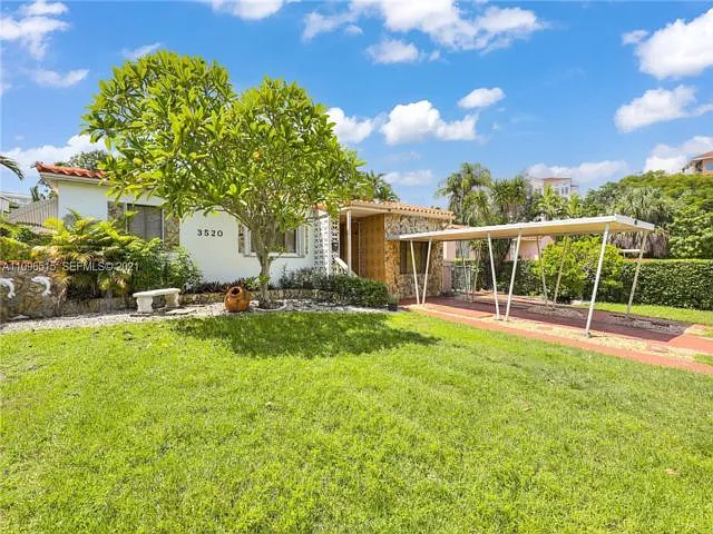 4 bed, 3.0 bath, 1744 sqft, $5,750 — Photo 2