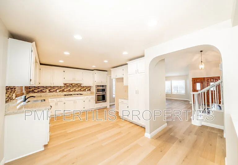 1229 Hibiscus St — Photo 13