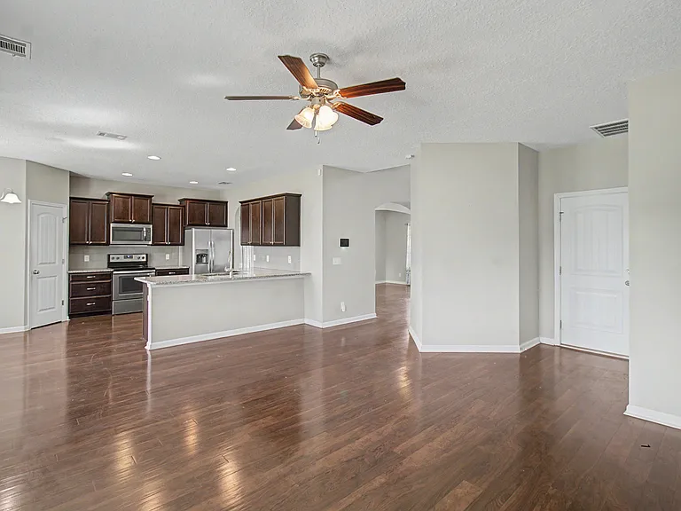 976 Oak Crest Dr — Photo 13