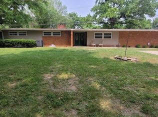 3 Clover Ln, Saint Charles, MO 63301