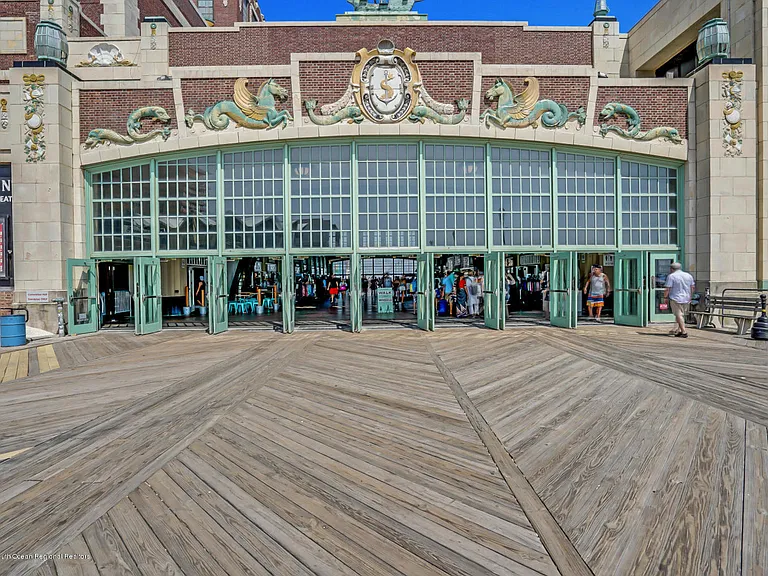 19 Ocean Ave — Photo 58