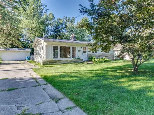 328 Country Club Ter, Battle Creek, MI 49015