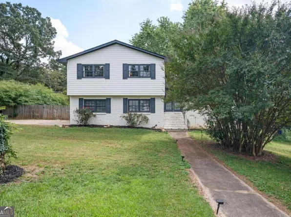 633 San Pablo Dr, Stone Mountain, GA 30083