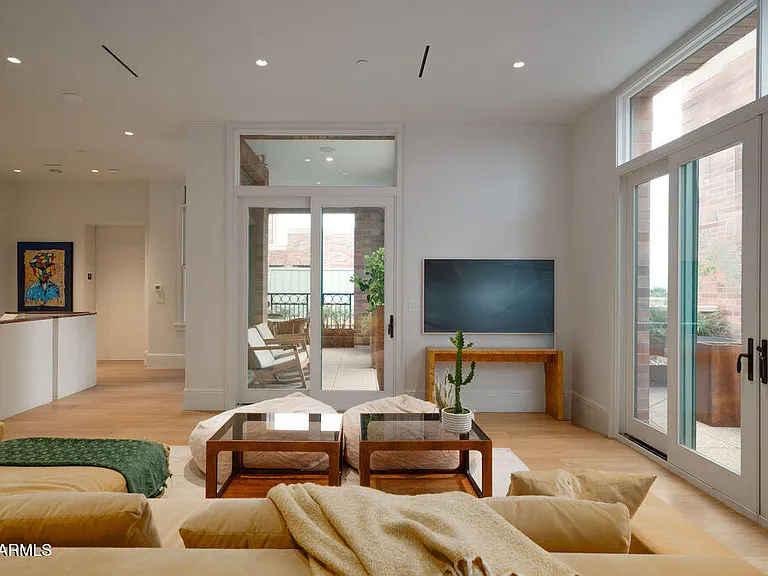 50 W Palm Ln — Photo 41
