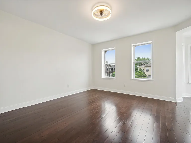 4911 Warrington Ave — Photo 24