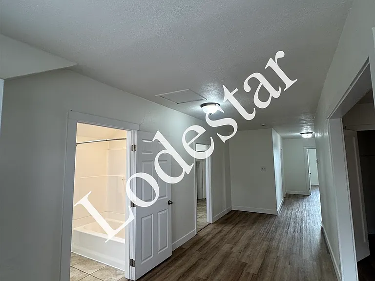 302 Carolina St #C — Photo 2