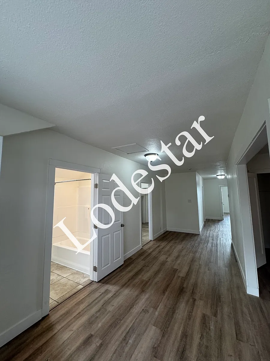 Building Photo - 302 Carolina St #C