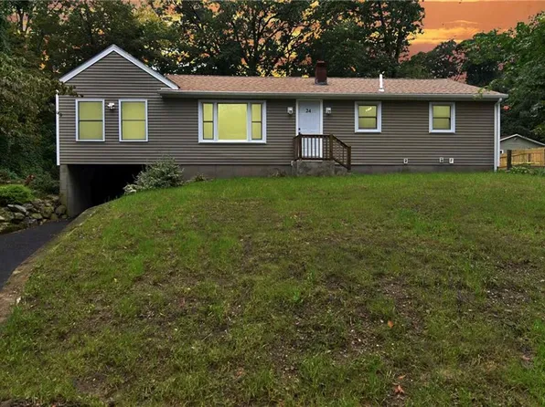 24 Lippitt Ave, Cumberland, RI 02864