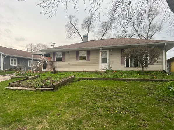 12 Evergreen Ln, Carpentersville, IL 60110