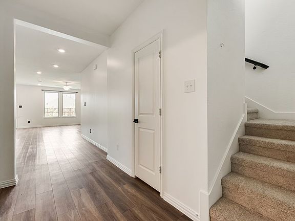 3rd image of 2226 Poppy Valley Ln