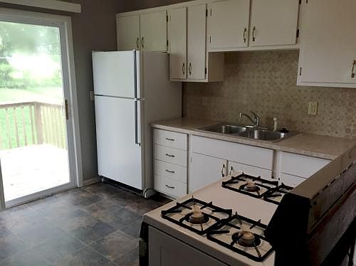 4th image of 9536 Wallace Ave