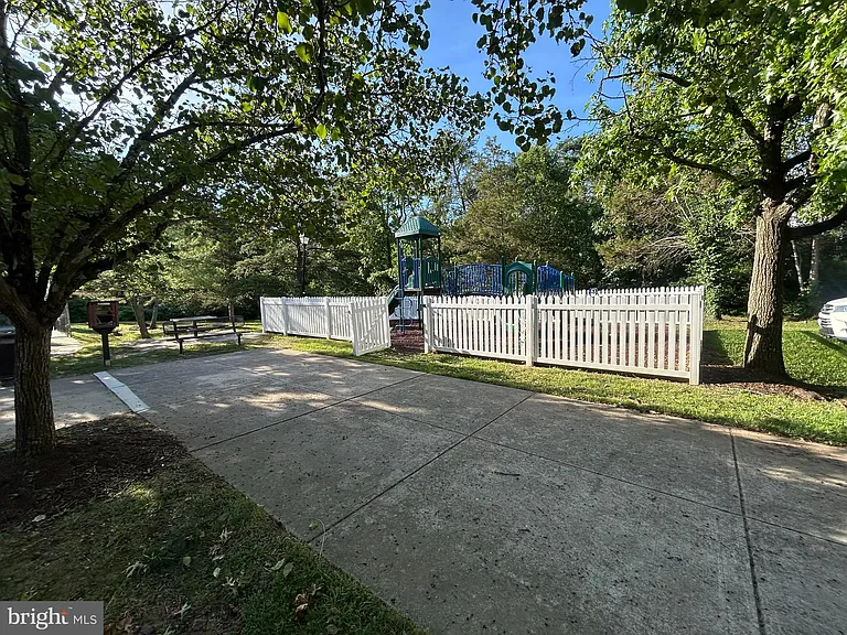7035 Kings Manor Dr — Photo 57