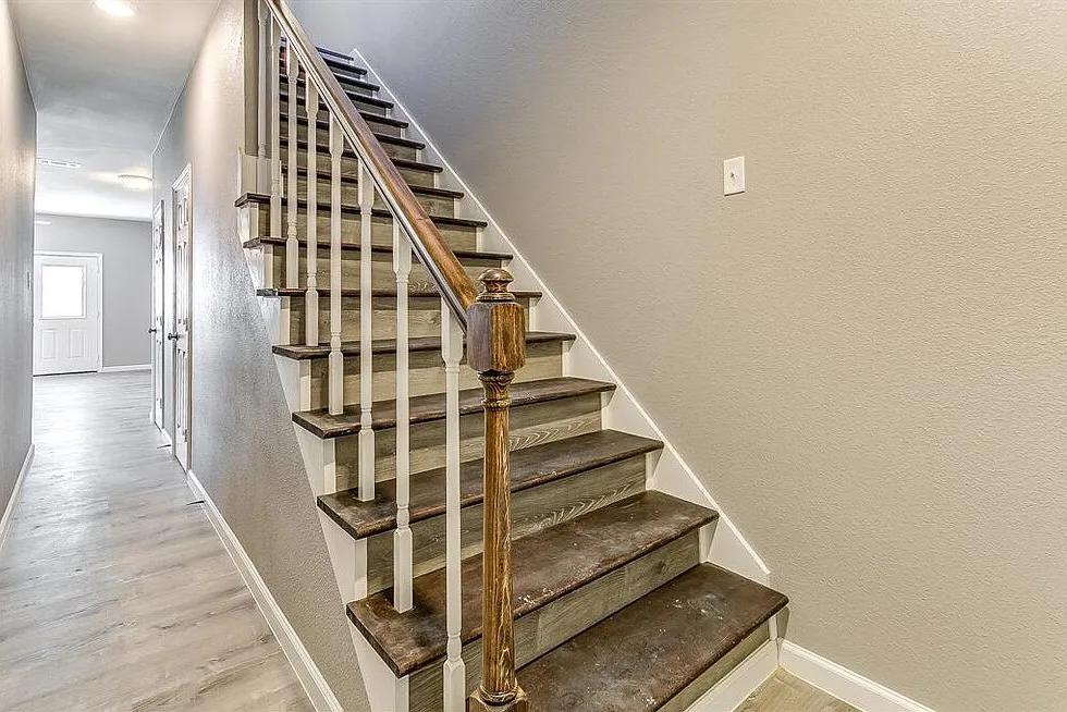 3 bed, 2.5 bath, 1389 sqft, $1,800 — Photo 2