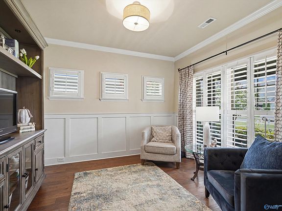 4th image of 3010 Greenway Cir SE