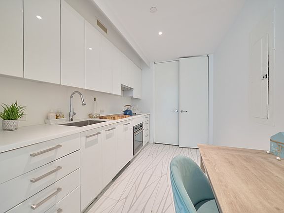 5th image of 329 Pleasant Ave #3Z