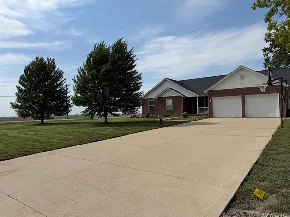 9507 Woodcrest Pl, Breese, IL 62230