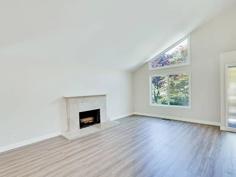803 Runningwood Cir — Photo 4