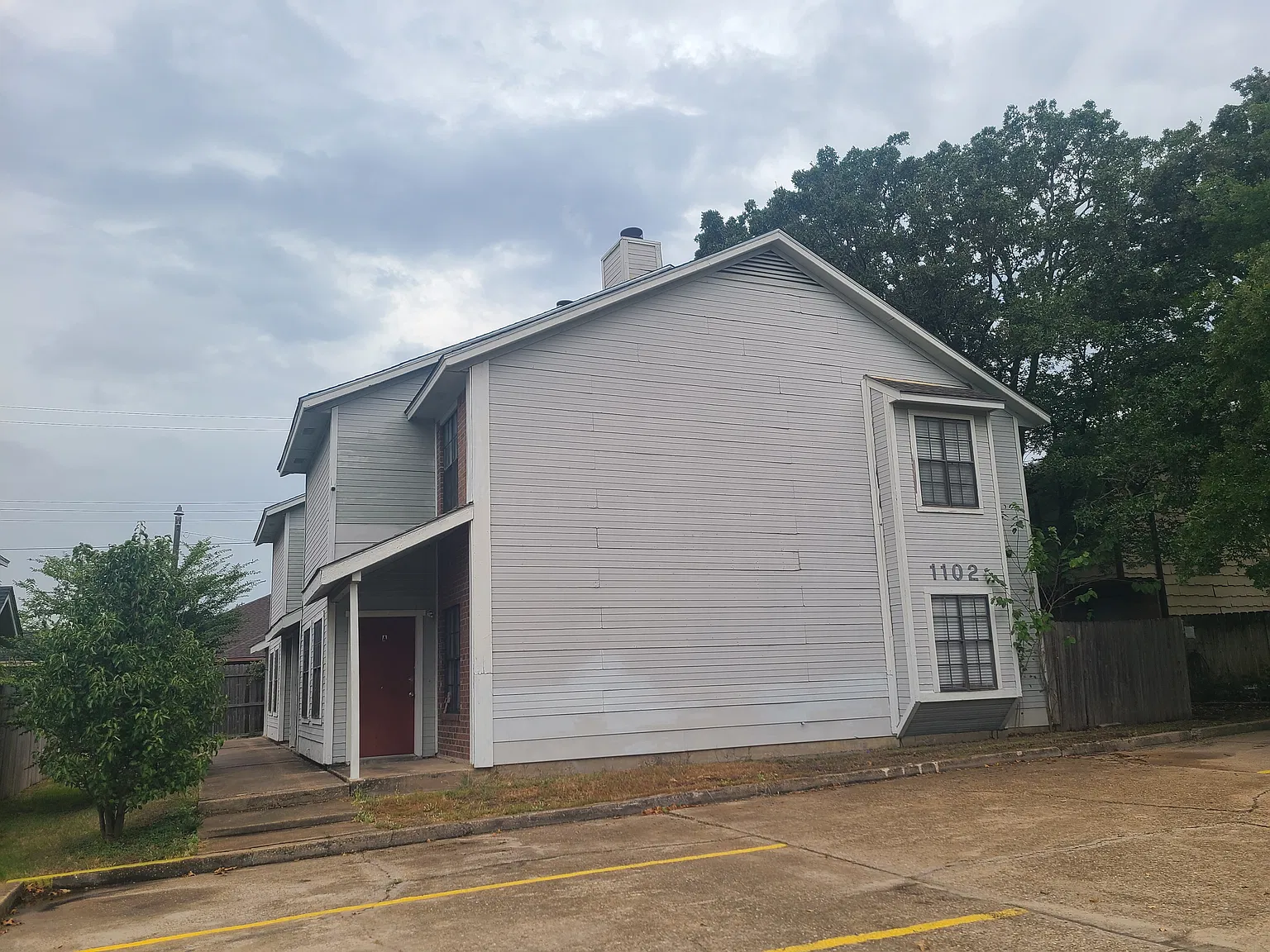 2 bed, 1.5 bath, 950 sqft, $1,050 — Photo 1