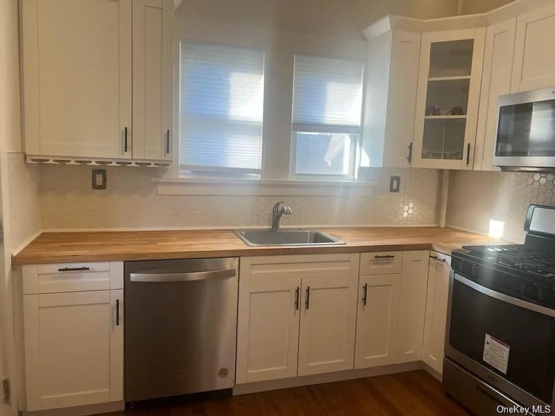 3 bed, 1.5 bath, 1400 sqft, $3,200 — Photo 3