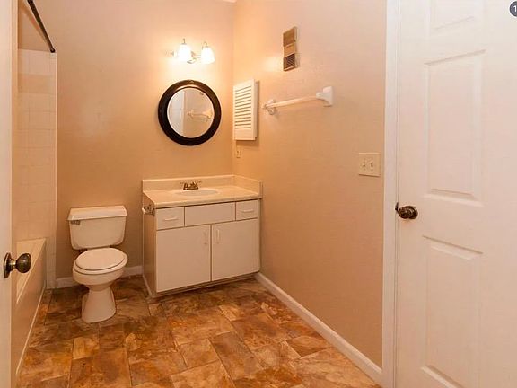 3rd image of 10000 Gate Pkwy N APT 1421