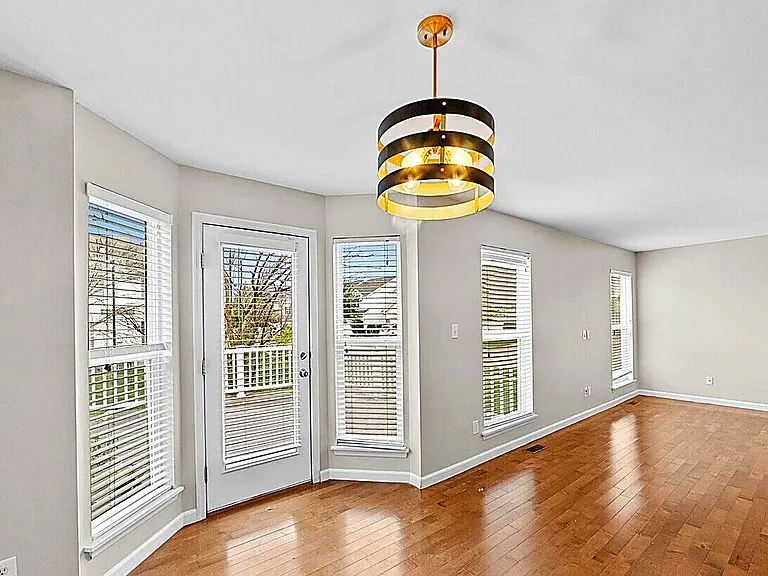 301 Northshore Ct — Photo 15