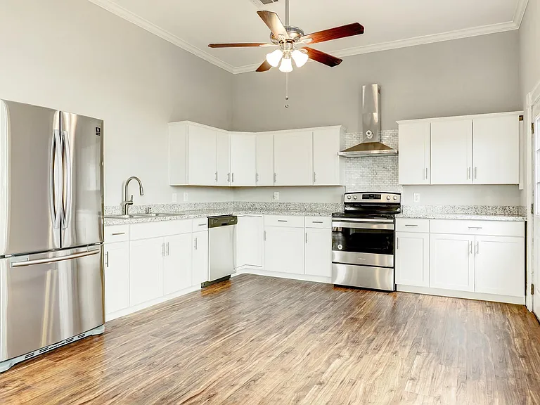 2721 Engelke St — Photo 5