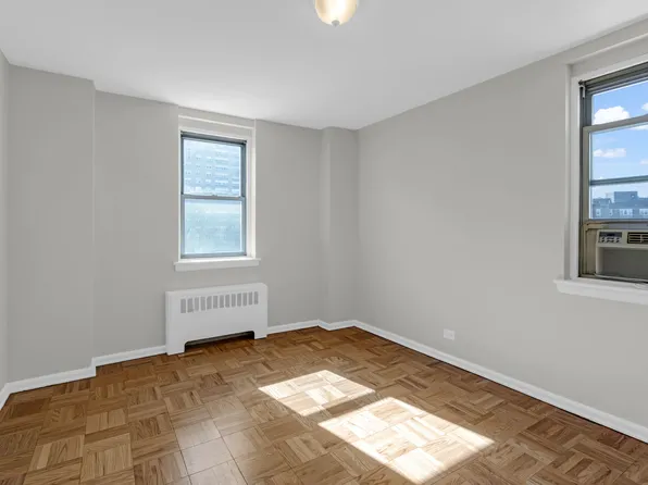 60 Knolls Crescent image 10 of 22