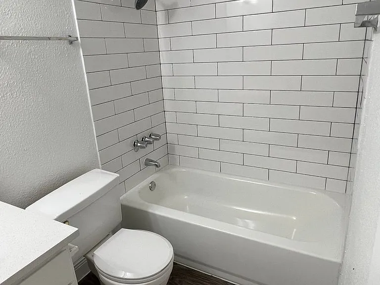 St. Edwards Place Apartments — Photo 32