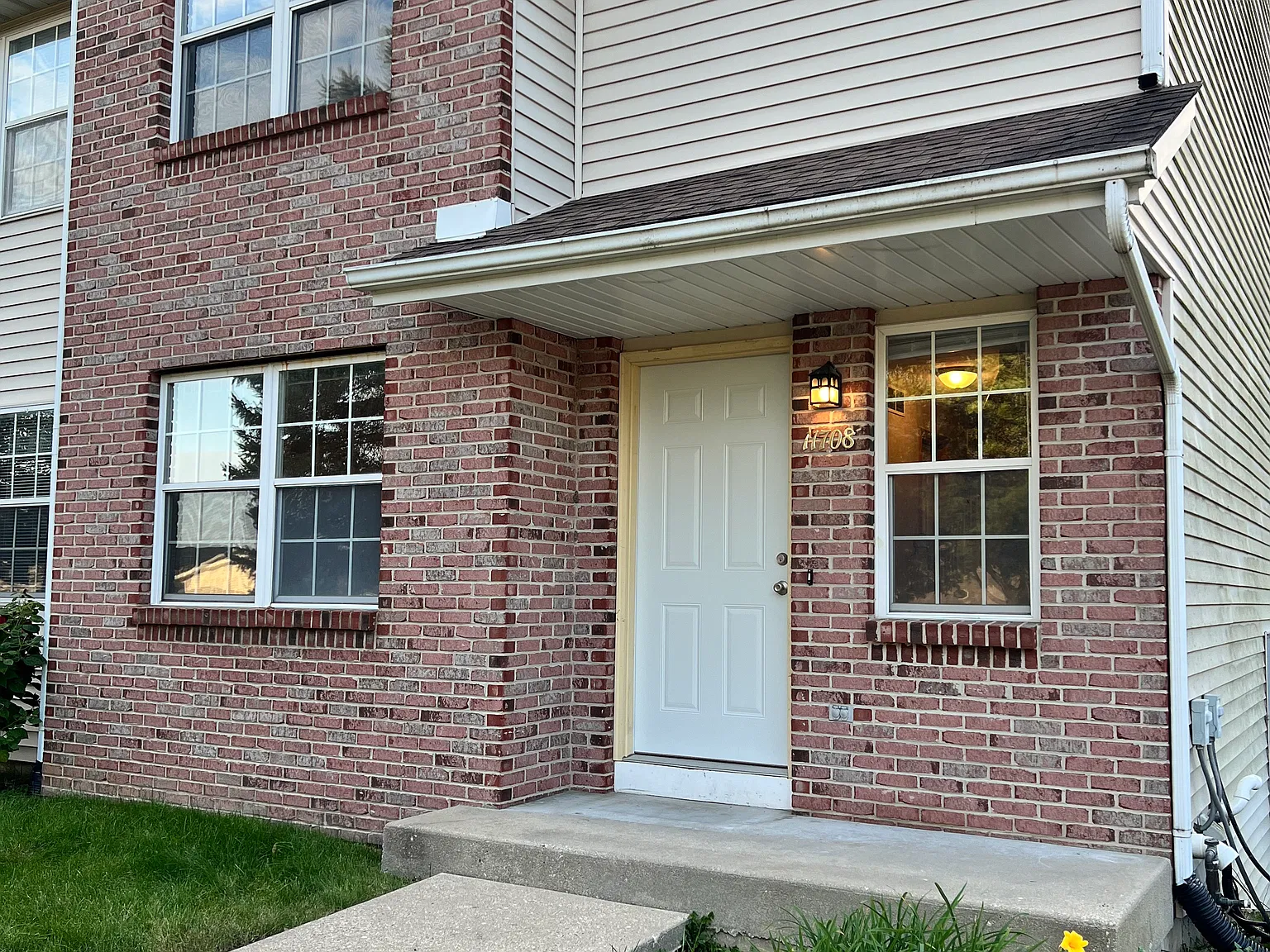 2 bed, 1.5 bath, 1200 sqft, $1,675 — Photo 3