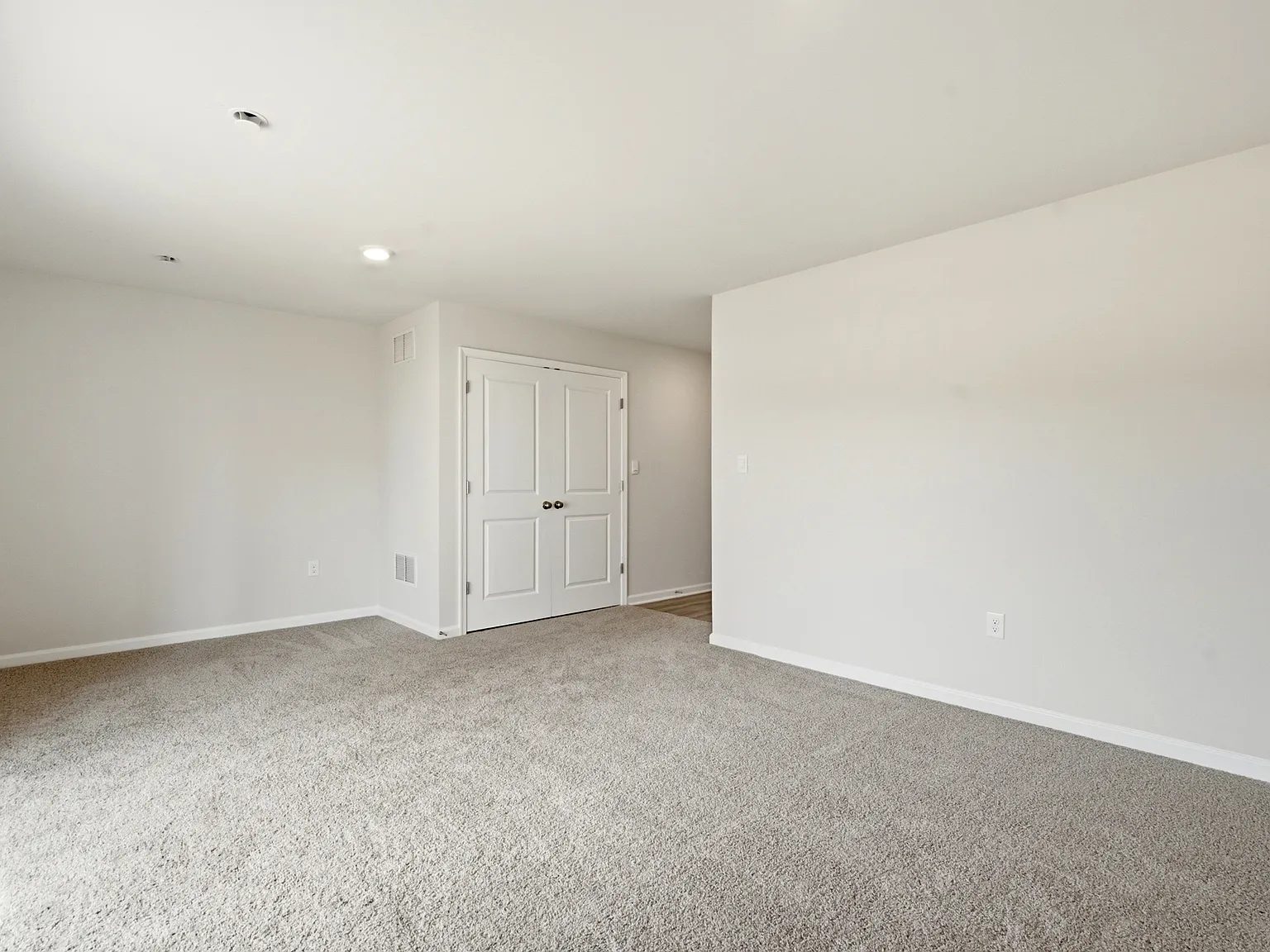 3 bed, 2.5 bath, 1962 sqft, $3,000 — Photo 4