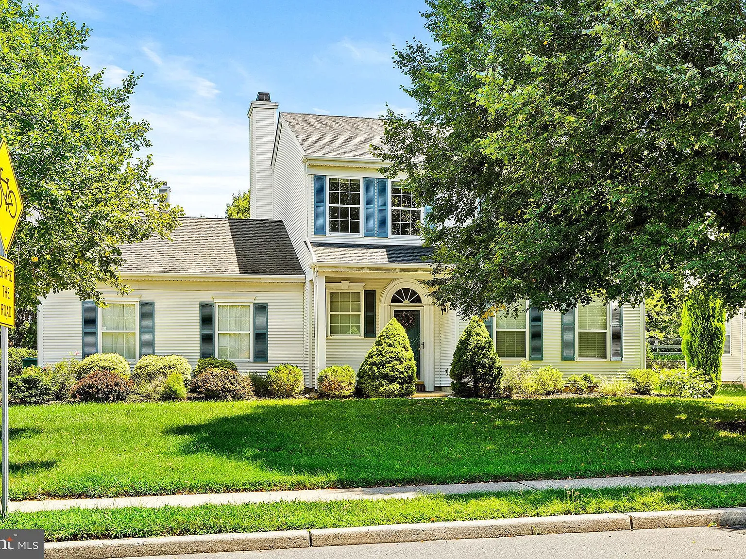 3 bed, 2.5 bath, 1885 sqft, $3,600 — Photo 1