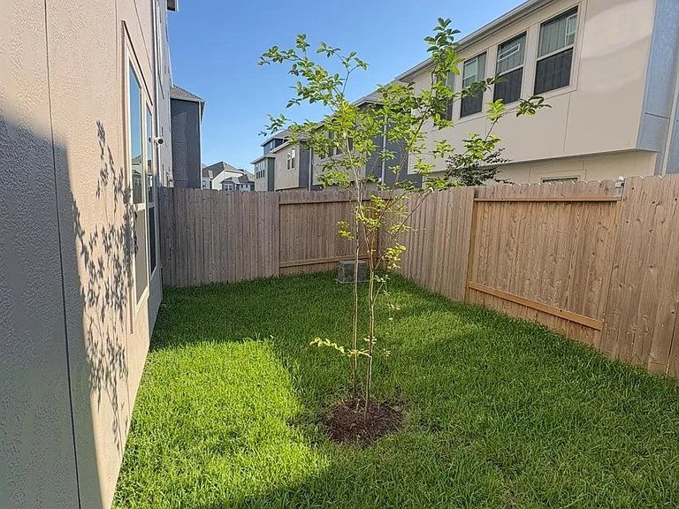 11904 Lawton Creek Ln — Photo 27