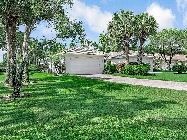 9543 Crescent View Dr N — Photo 45