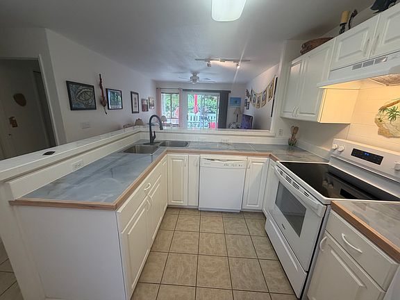 5th image of 75-6081 Alii Dr APT O103