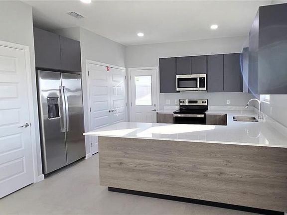 3rd image of 906 N Abbey Ave #1