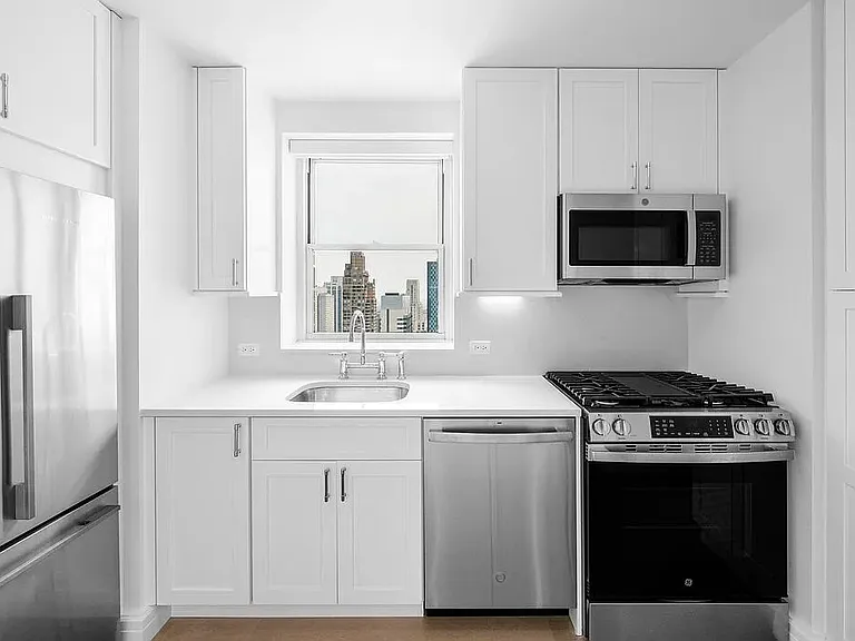 215 E 68th St #30B — Photo 4
