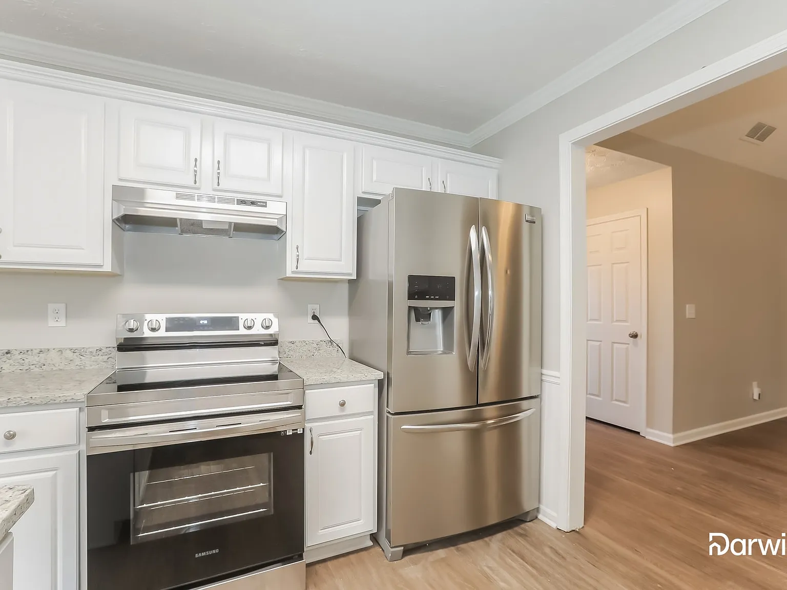 3 bed, 2.0 bath, 1852 sqft, $2,200 — Photo 2
