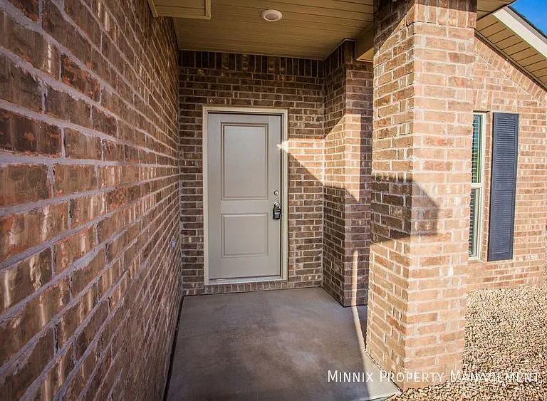 2113 N Avenue L — Photo 19