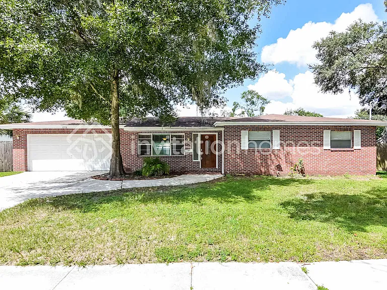 1208 Lorie Cir — Photo 1