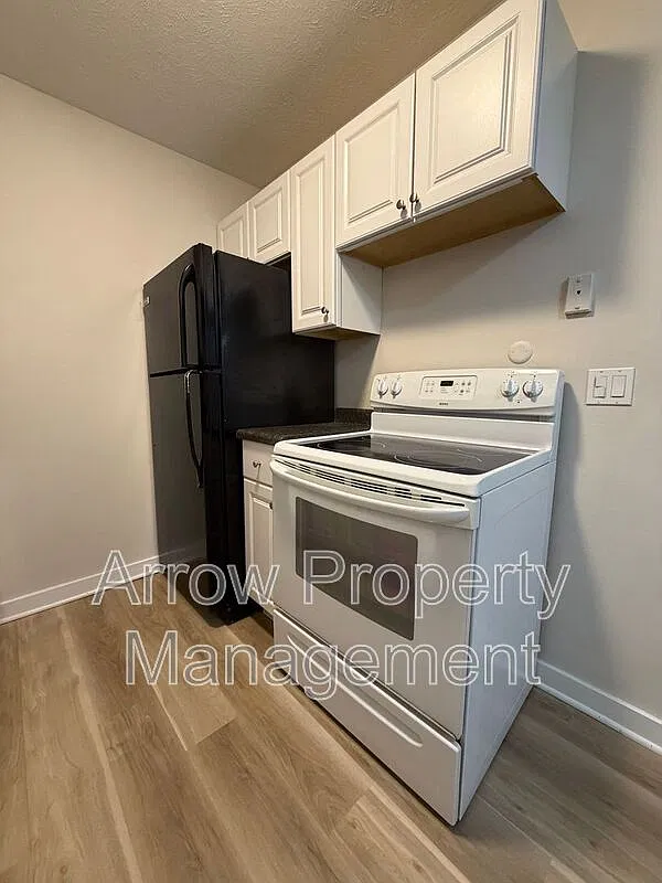 2 bed, 1.0 bath, 732 sqft, $915 — Photo 3