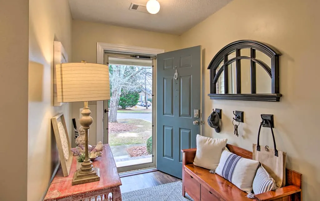 2 bed, 1300 sqft, $2,500 — Photo 2