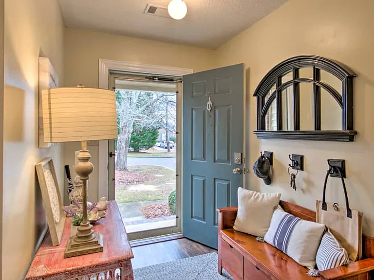210 Woodhaven Ct — Photo 2