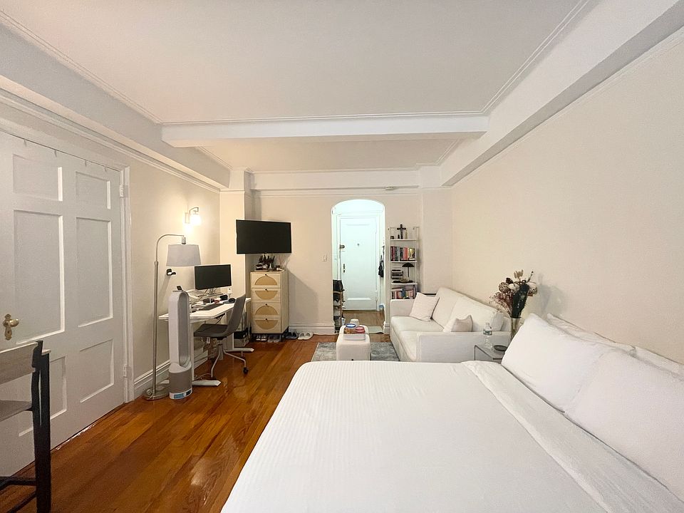 2nd image of 121 E 31st St APT 3C