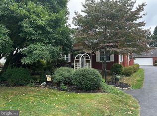 716 Fishburn Rd, Hershey, PA 17033