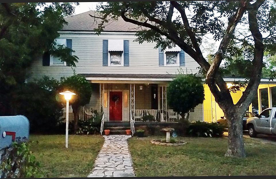 1st image of 3304 E Lloyd St